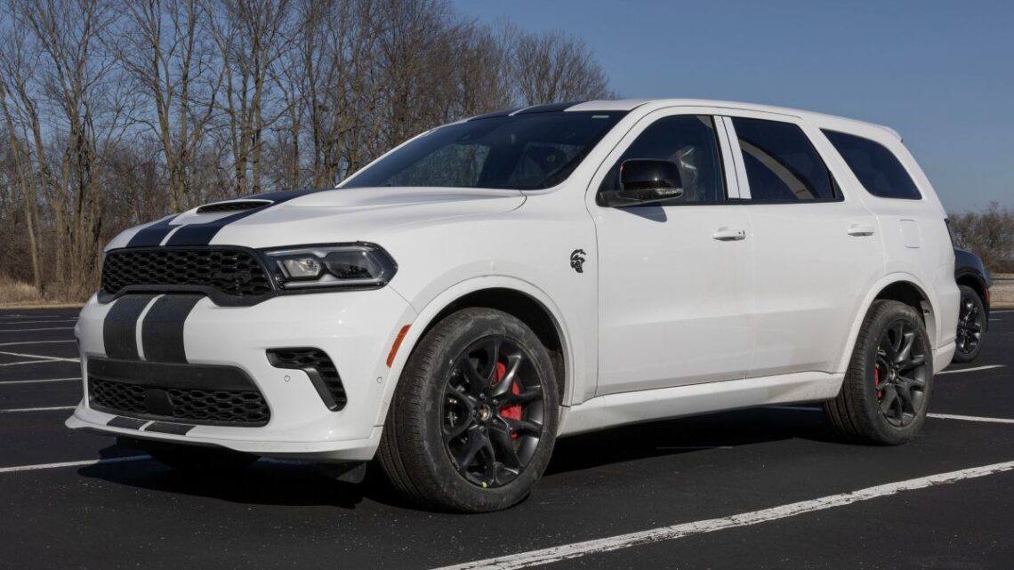 Dodge Durango Hellcat les propriétaires Sue Stellantis pour avoir publié une autre année modèle du SUV «unique»