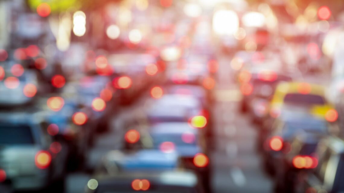 Les cascadeurs partagent 3 conseils pour naviguer plus rapidement sur le trafic, sans jamais rompre la limite de vitesse