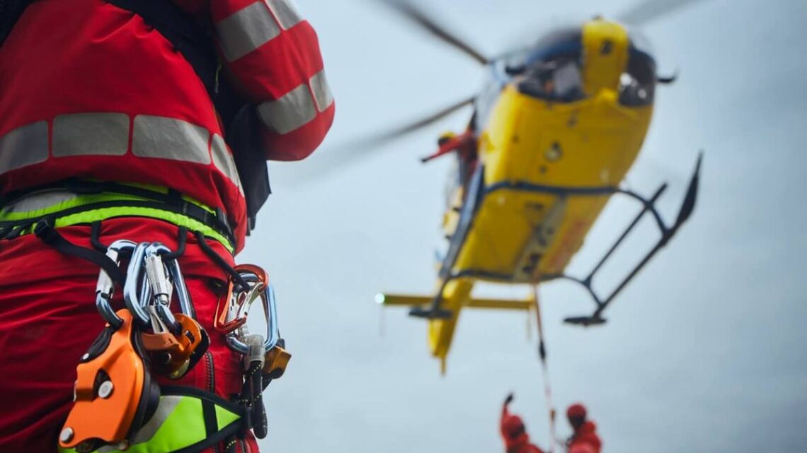 Pro Motorcycle Rider est empalé à travers l’aisselle, des randonnées de 1 mile à travers les bois pour med Evac Team