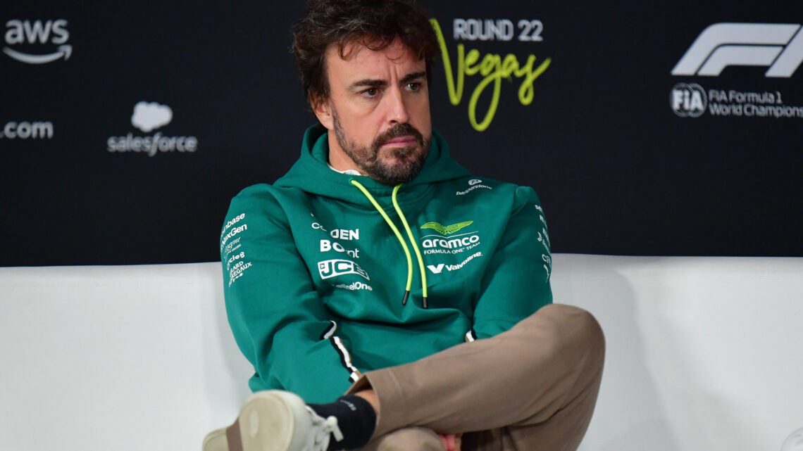 Le patron de la F1, Domenicali, dit qu&rsquo;il « souffre » de voir Alonso se battre et qu&rsquo;il veut qu&rsquo;il soit là pendant des années