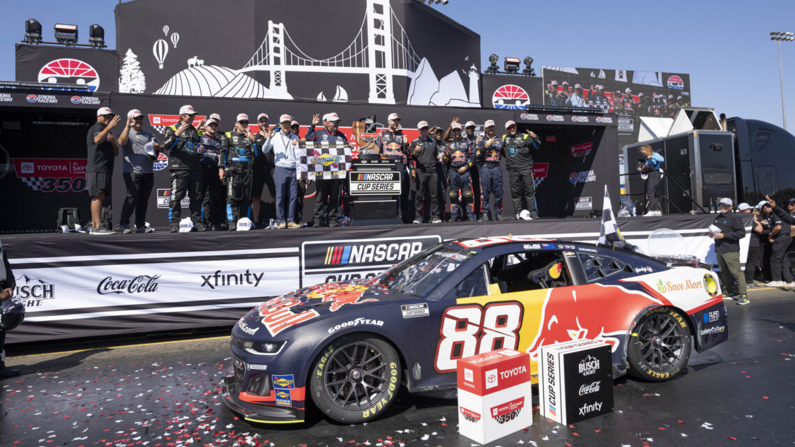 Qui a gagné la course Sonoma NASCAR de l&rsquo;année dernière ?