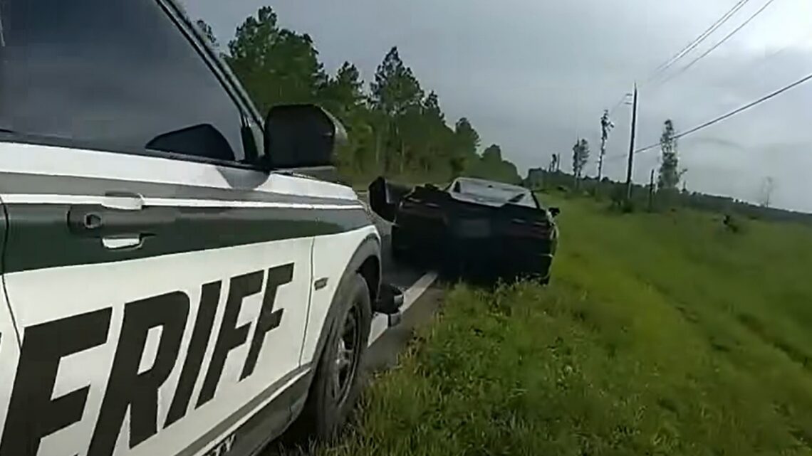L&rsquo;explosion à 130 km/h du conducteur de la Corvette atteint presque le triple de la limite de vitesse et se termine par des menottes