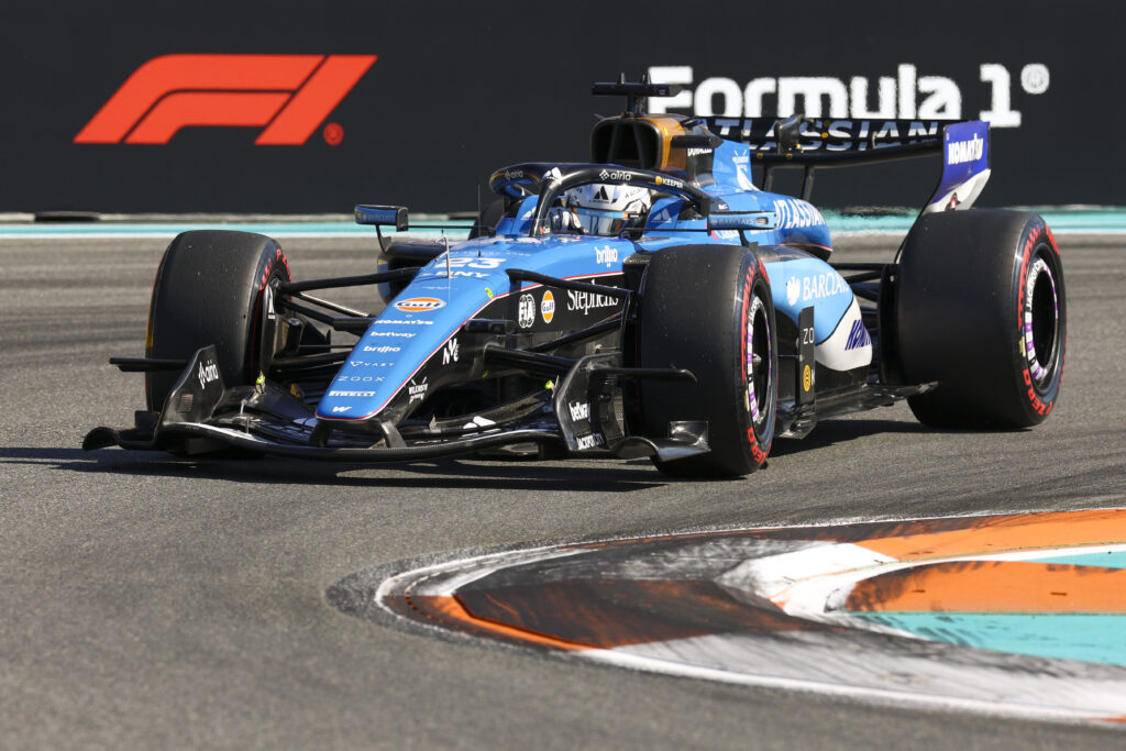 2 mai 2026 ; Miami Gardens, Floride, États-Unis ; Alex Albon, pilote Williams (23 ans), lors des qualifications du Grand Prix Crypto.com de Miami à l'Autodrome international de Miami. Crédit obligatoire : Nathan Ray Seebeck-Imagn Images