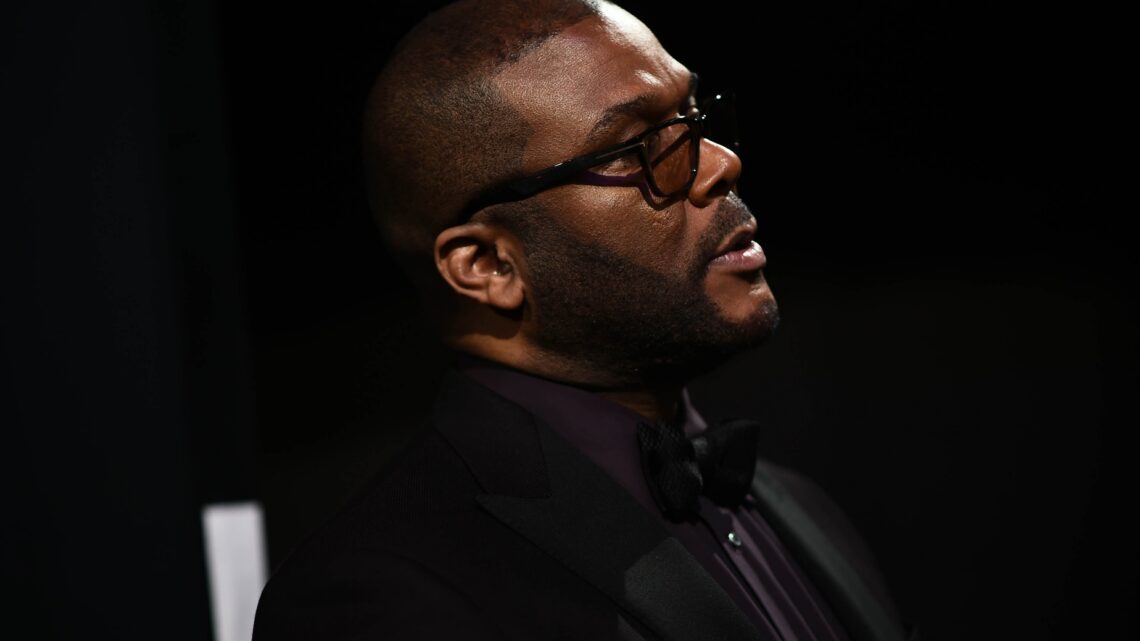 À l&rsquo;intérieur du domaine géorgien de 100 millions de dollars de Tyler Perry : 2 100 acres, une piste d&rsquo;atterrissage privée et un manoir avec un héliport