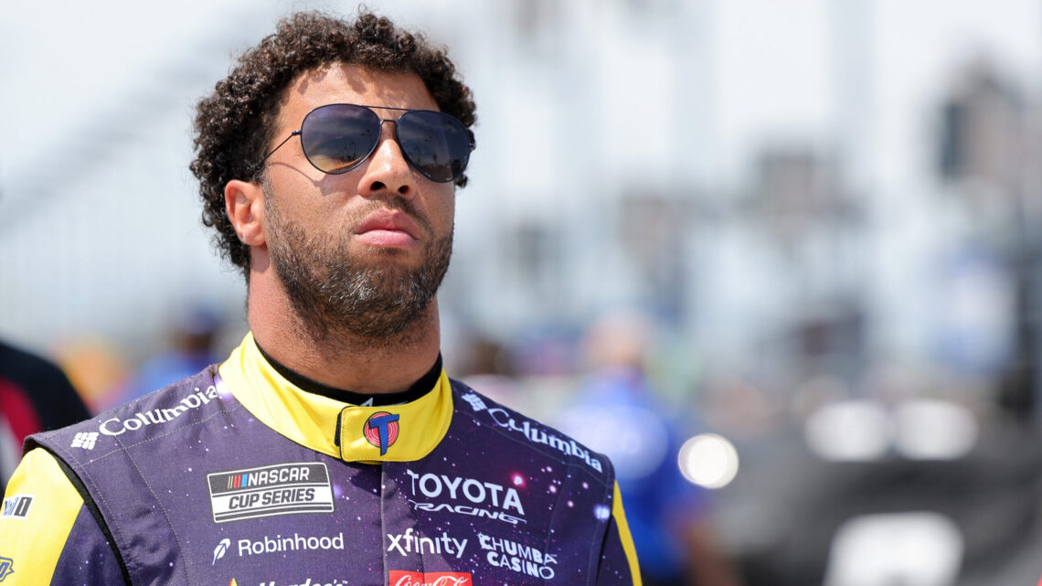 Bubba Wallace perd la deuxième place après une pénalité controversée en NASCAR