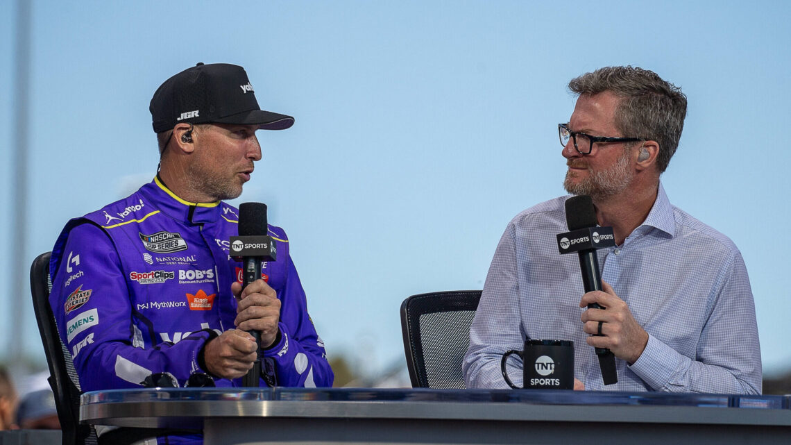Pourquoi les fans de NASCAR adorent avoir Dale Earnhardt Jr. dans la cabine de diffusion