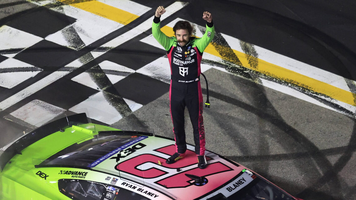 Ryan Blaney survit au thriller Wild EchoPark pour sa deuxième victoire en Coupe NASCAR en 2026