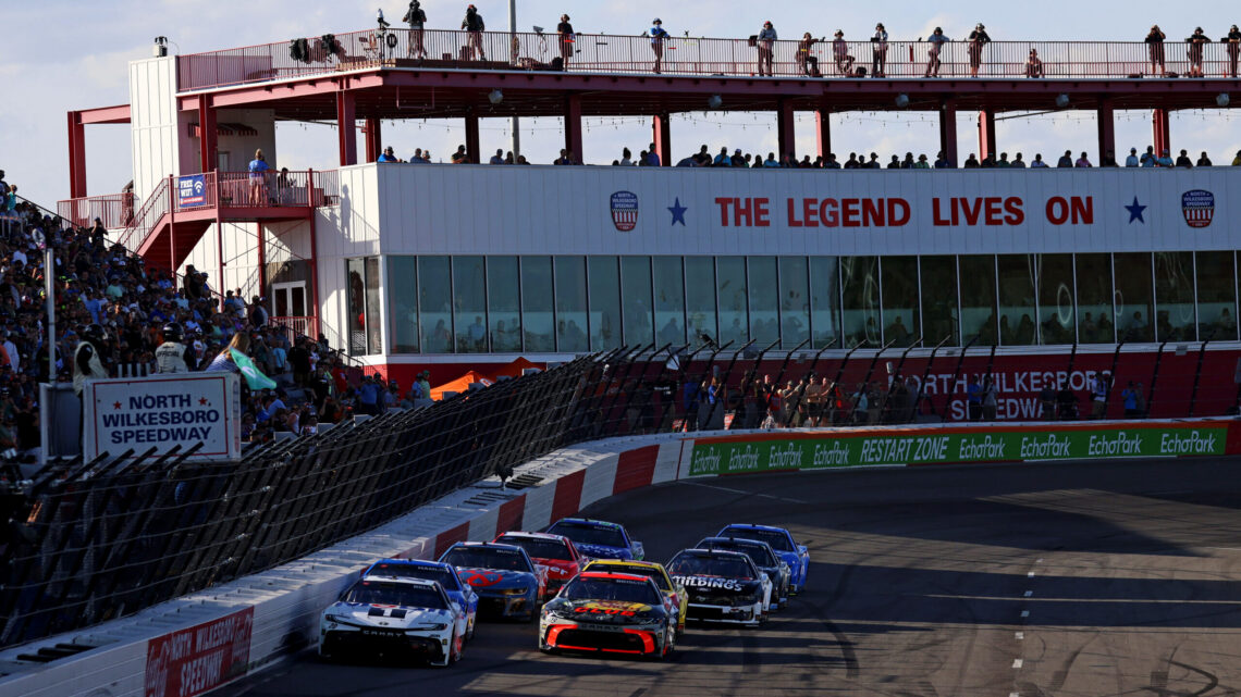 Tout ce qu&rsquo;il faut savoir sur le North Wilkesboro Speedway : l&rsquo;histoire de retour la plus remarquable de NASCAR